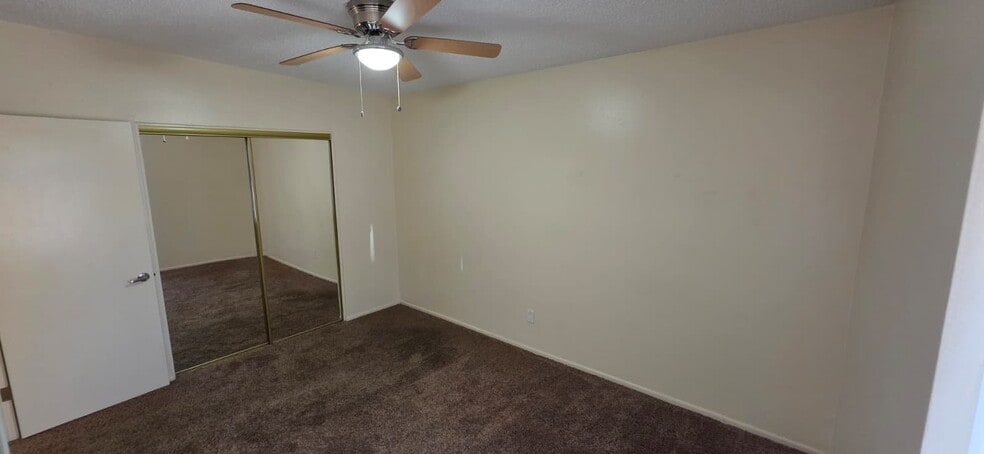Building Photo - 1041 N Mesa Dr
