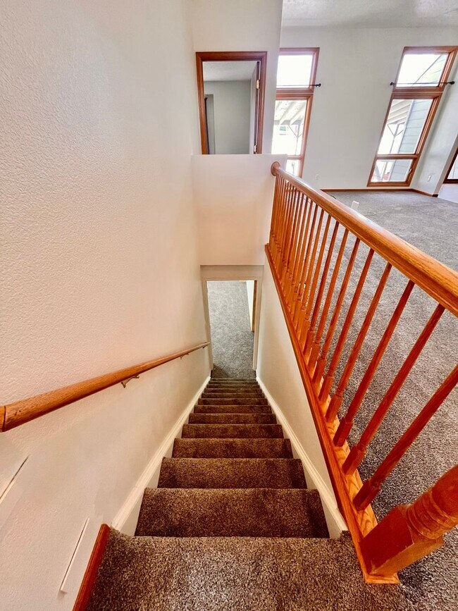 Building Photo - Spacious 3 bedroom/3 bath Townhome with 2 car Attached Garage and Private Yard in Evans, CO