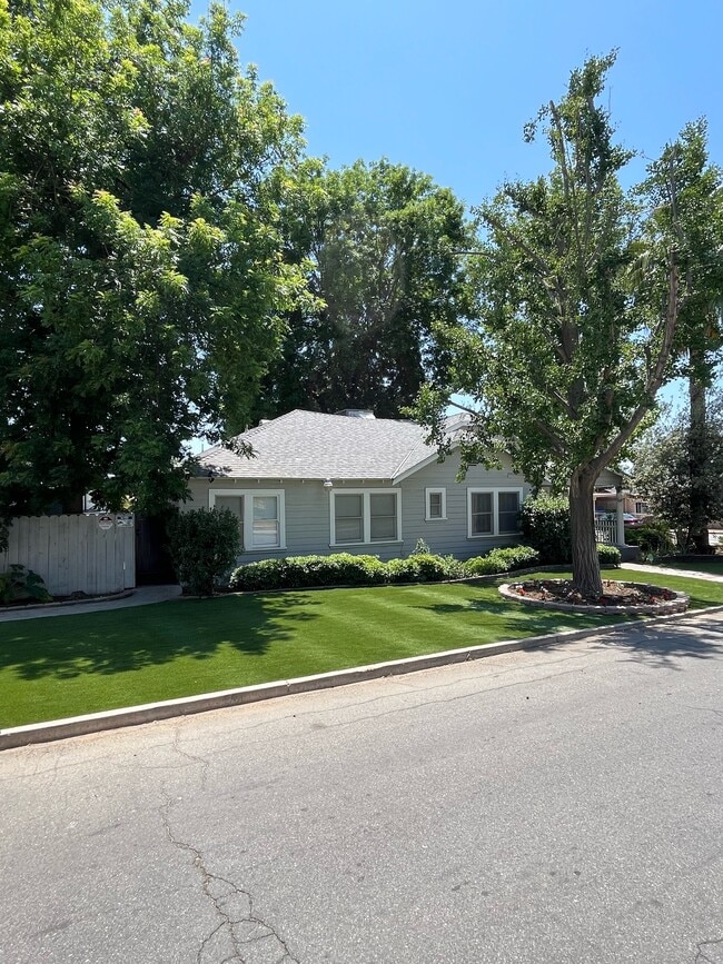 Primary Photo - 2401 Pacific Dr