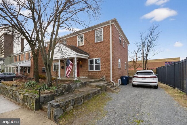 Building Photo - 706 S Orme St