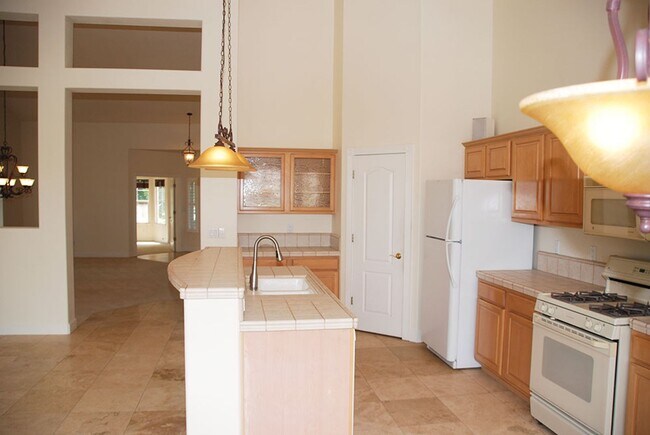 Building Photo - Red Hawk Golf View Home