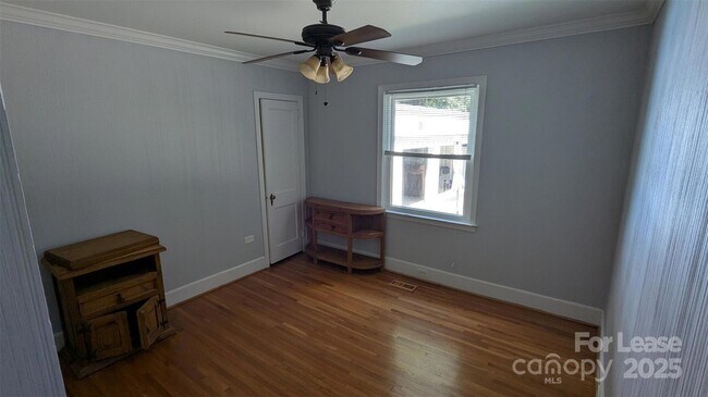 Building Photo - 1507 Woodland Dr