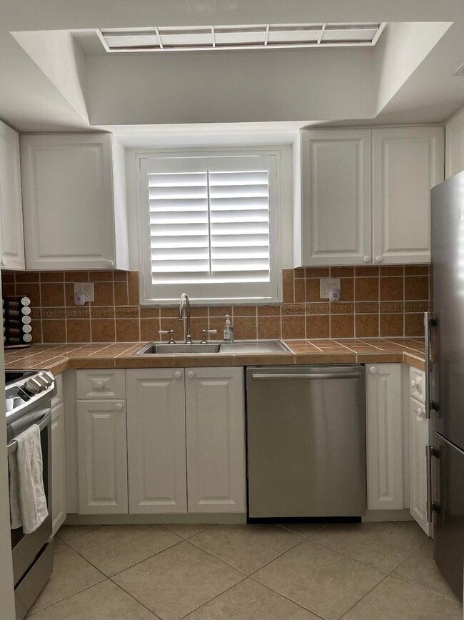 Building Photo - 1202 Palm Trail