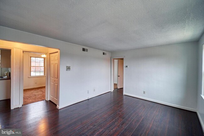 Building Photo - 2115 Suitland Terrace SE