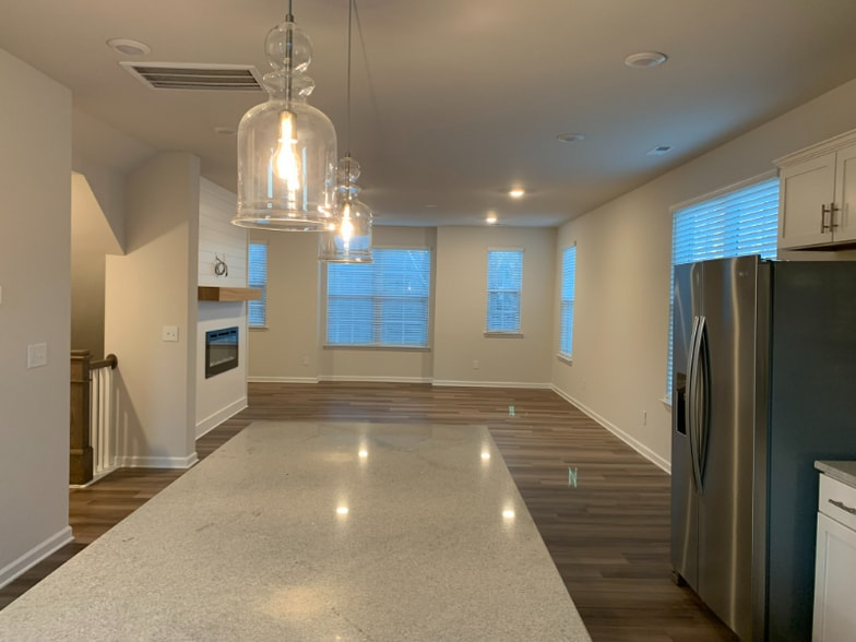 Building Photo - 12031Remarque Hill Rd