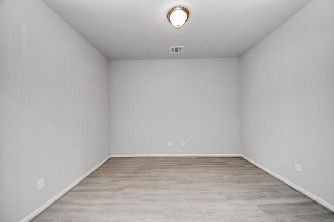 Building Photo - 3102 Trishelle Ct