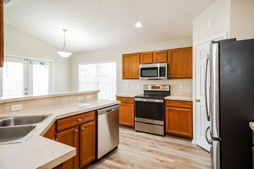 Building Photo - 8211 Stelling Dr