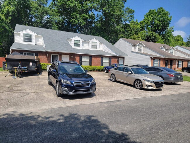 Primary Photo - 1350 Castelnau Ct