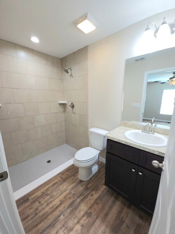 Building Photo - 60 Bahia Court Track