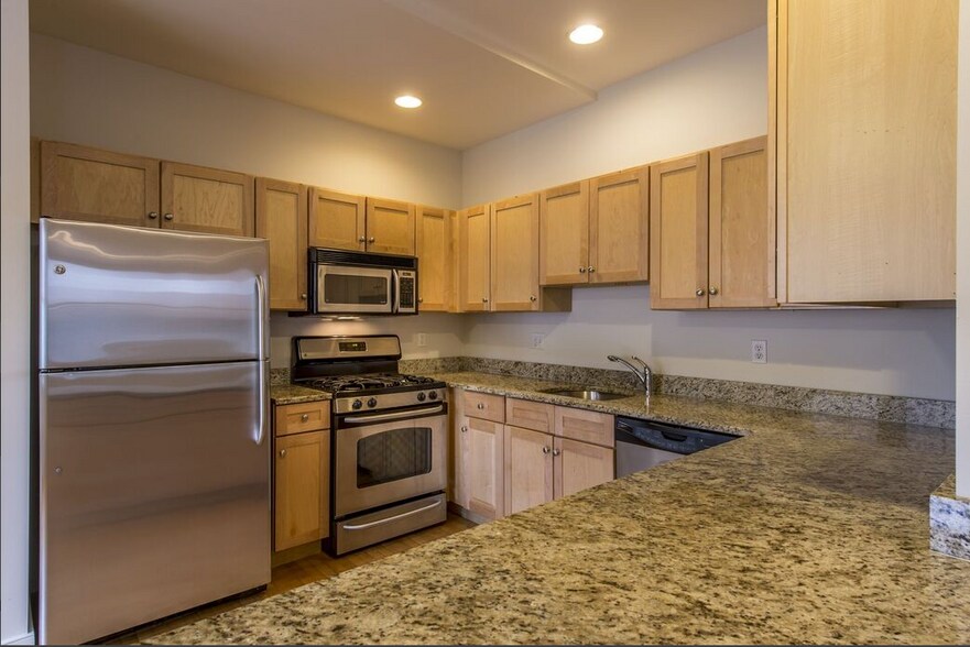 Building Photo - 105 2nd St