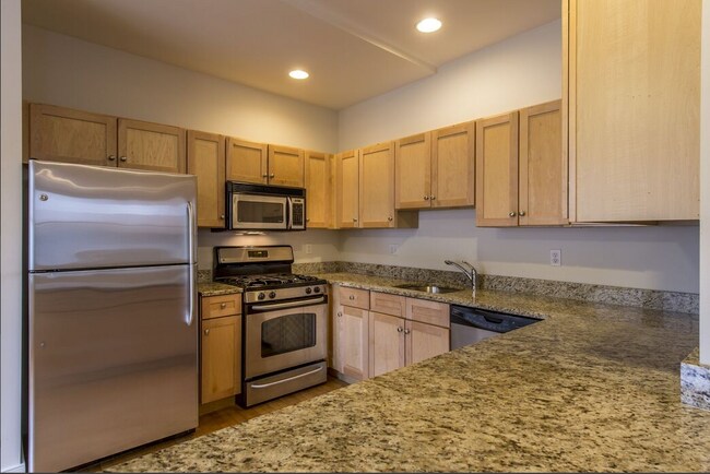 Building Photo - 105 2nd St