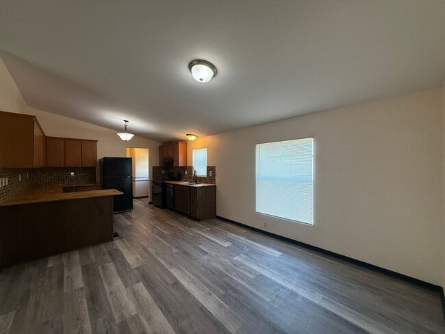 Building Photo - FR T L12795