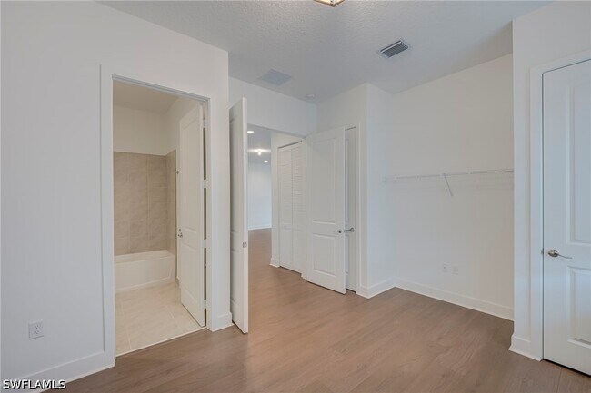 Building Photo - 5114 Panella Ave