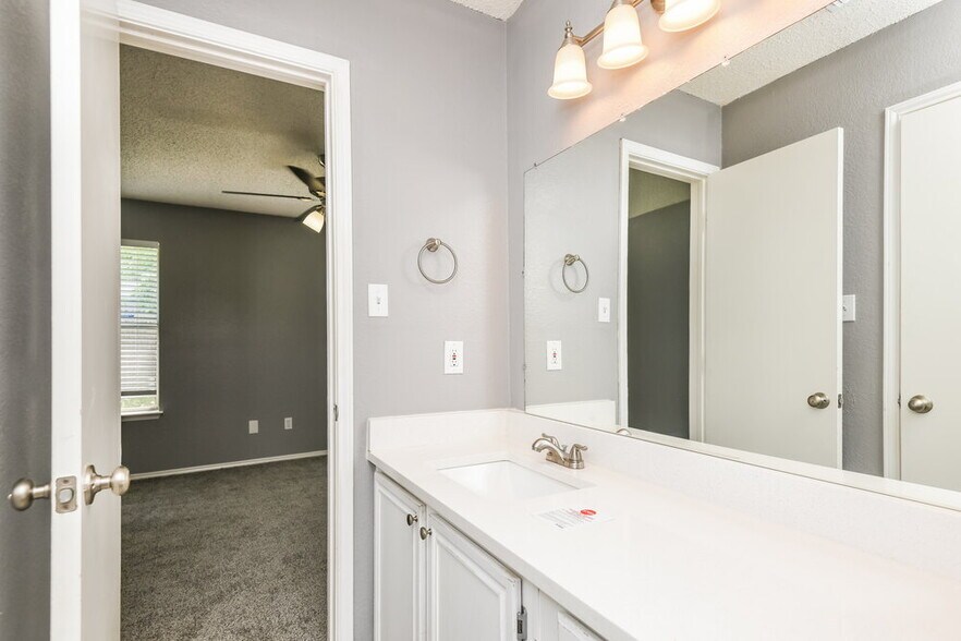 Building Photo - 2607 Whitehurst Dr