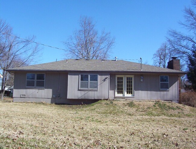 Building Photo - Three bedroom house in Southeast Springfield!