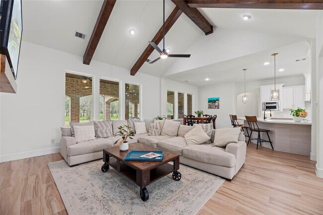 Building Photo - 32711 Wales Cir