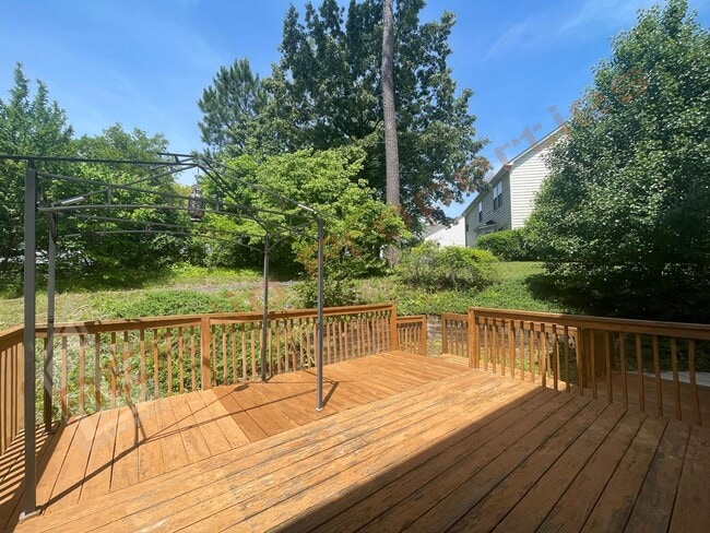Building Photo - Lovely 4 Bedroom, 2.5 Bath Home w/ 2-Car G...