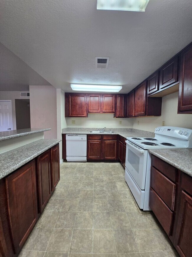 Building Photo - 5360 Indian River Dr