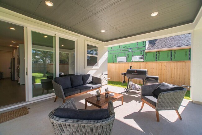 Building Photo - 71 Perennial Cyn Dr