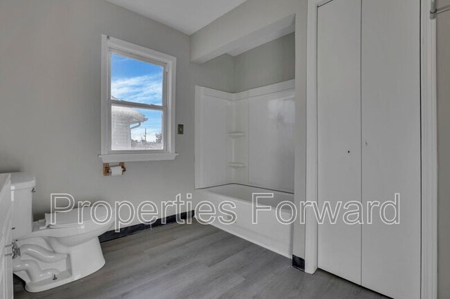 Building Photo - 1185 E 22nd Ave