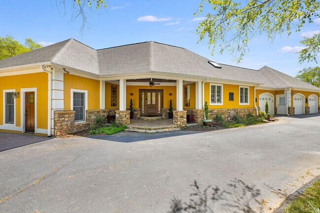 Building Photo - 800 Cane Creek Rd