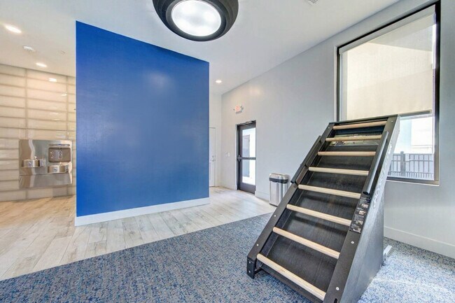 Building Photo - 1111 Shepherd Dr