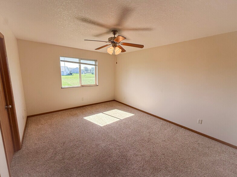 Building Photo - 13595 42nd Ave