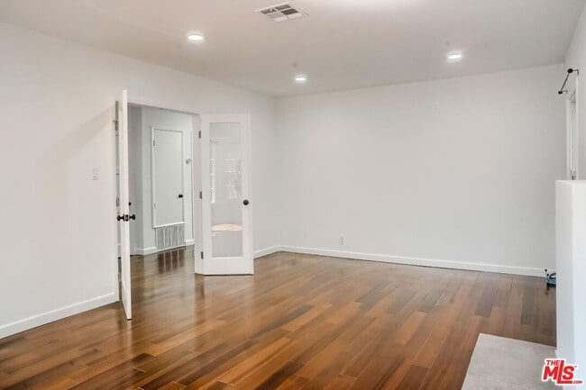 Building Photo - 2356 Pelham Ave