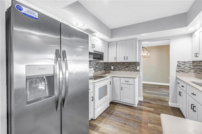 Building Photo - 5771 Timberlake Dr