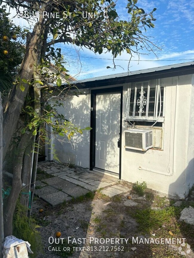 Building Photo - Private 1-Bedroom Studio Near Downtown Tam...