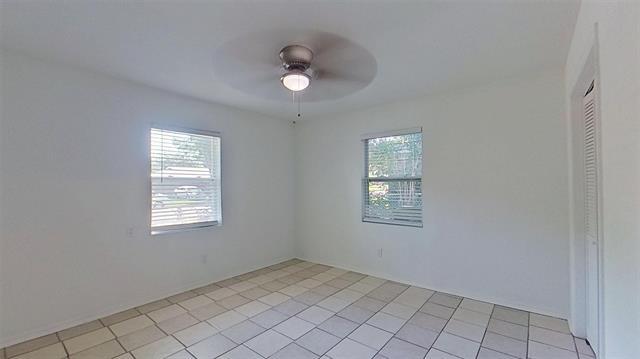 Building Photo - 424 Parkside Dr