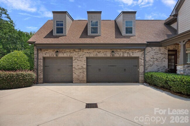 Building Photo - 3813 Lakeside Dr