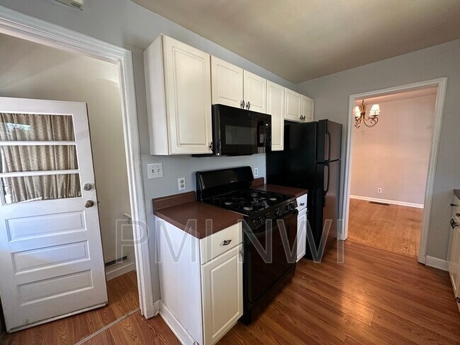 Building Photo - 209 N Rensselaer Ave