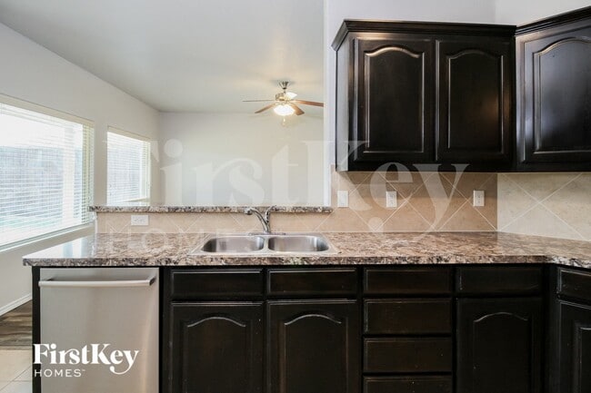 Building Photo - 5134 Mountain View Dr