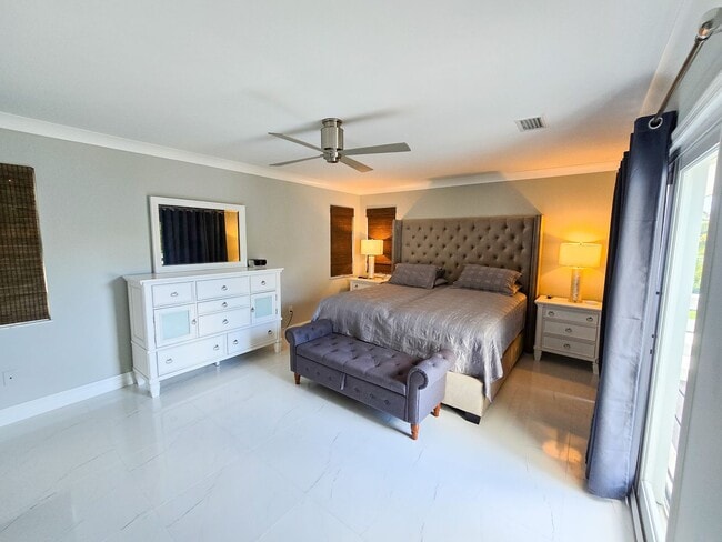 Building Photo - SEASONAL RENTAL - Luxury by the Beach!