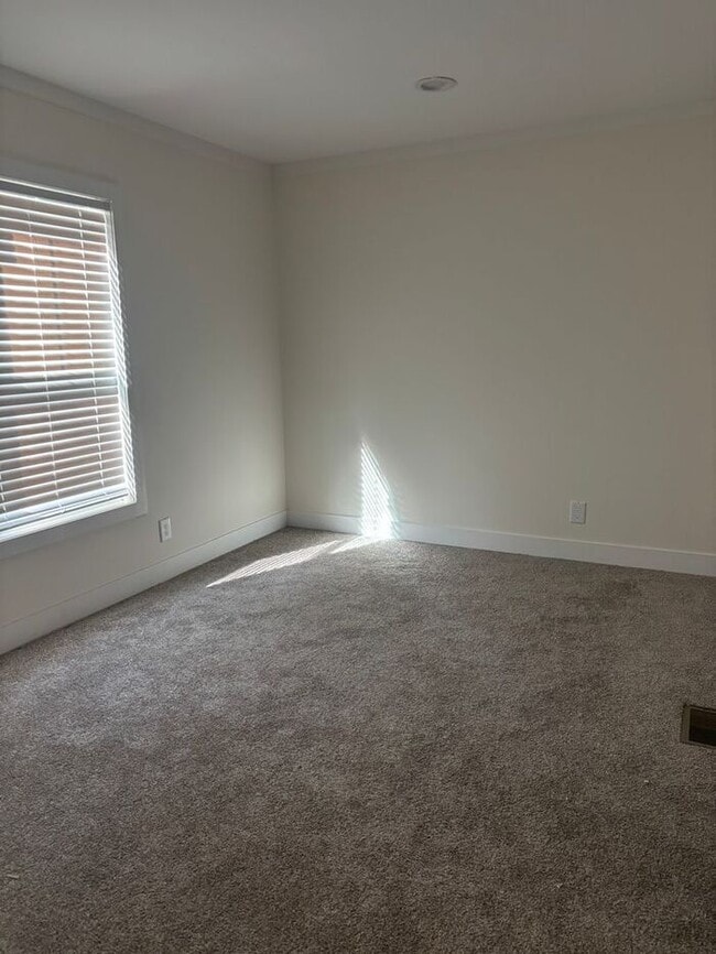 Building Photo - 2683 Cameron Hill Rd