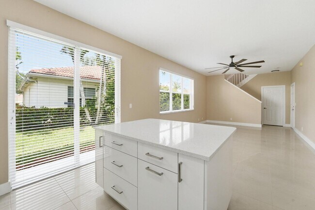 Building Photo - 1780 Pierside Cir