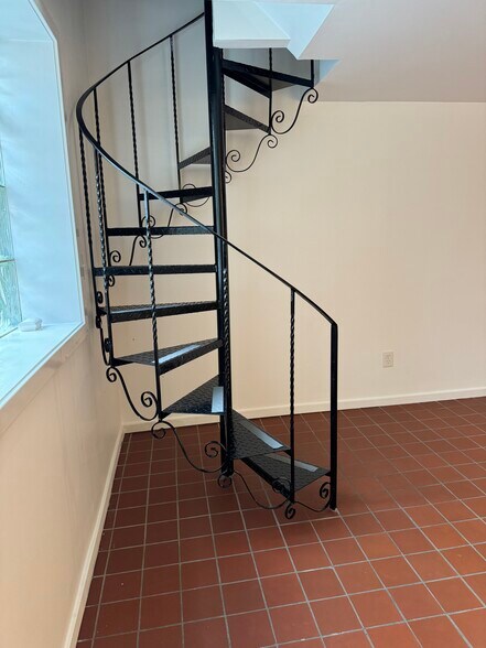 Building Photo - 217 Vine St