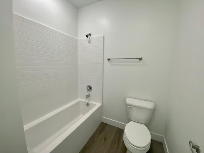 Building Photo - SPACIOUS APARTMENT FOR RENT!