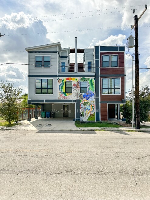 Building Photo - 225 S Pine St