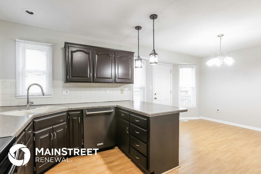 Building Photo - 410 Regency Park St