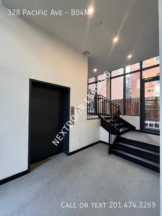 Building Photo - 328 Pacific Ave