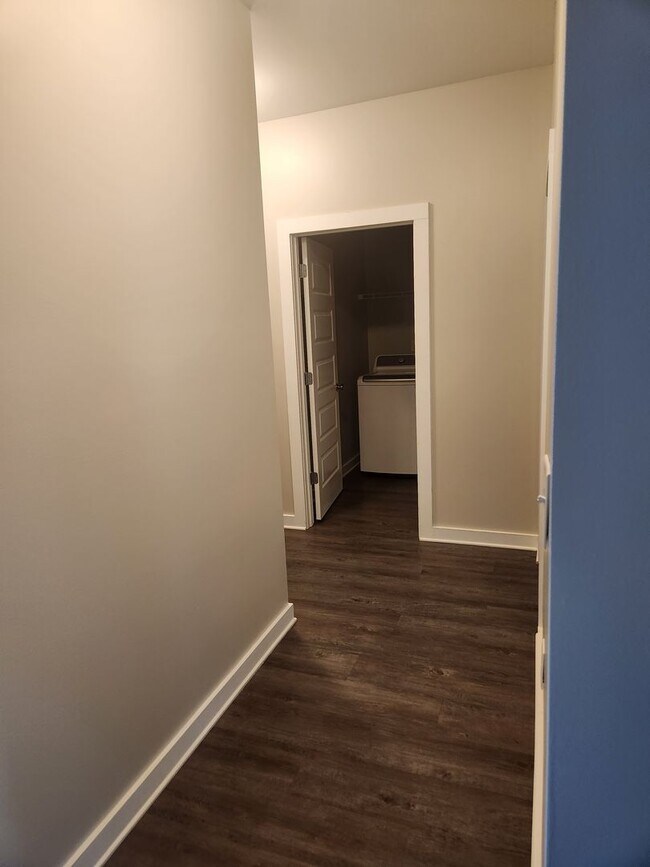 Building Photo - Nice 3 Bed 2 Bath House! Available Now!