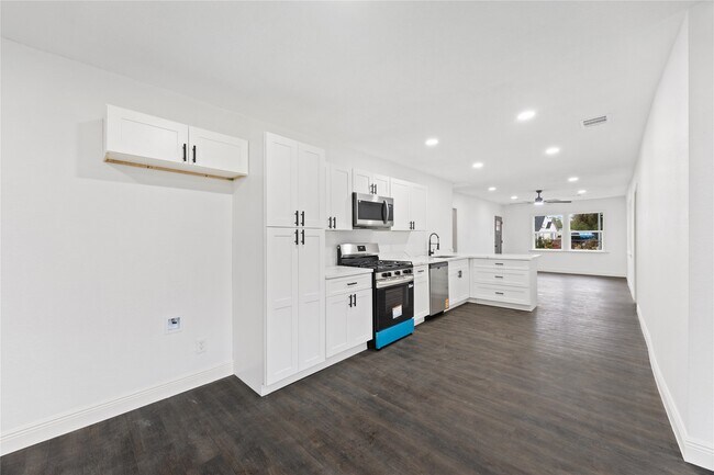 Building Photo - 125 Bolden St