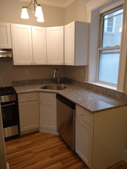 Primary Photo - 1185 Commonwealth Ave