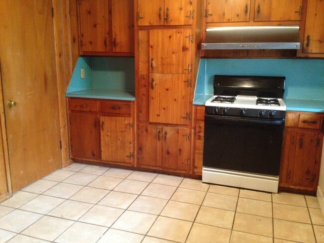 Building Photo - 529 S Hairston Rd