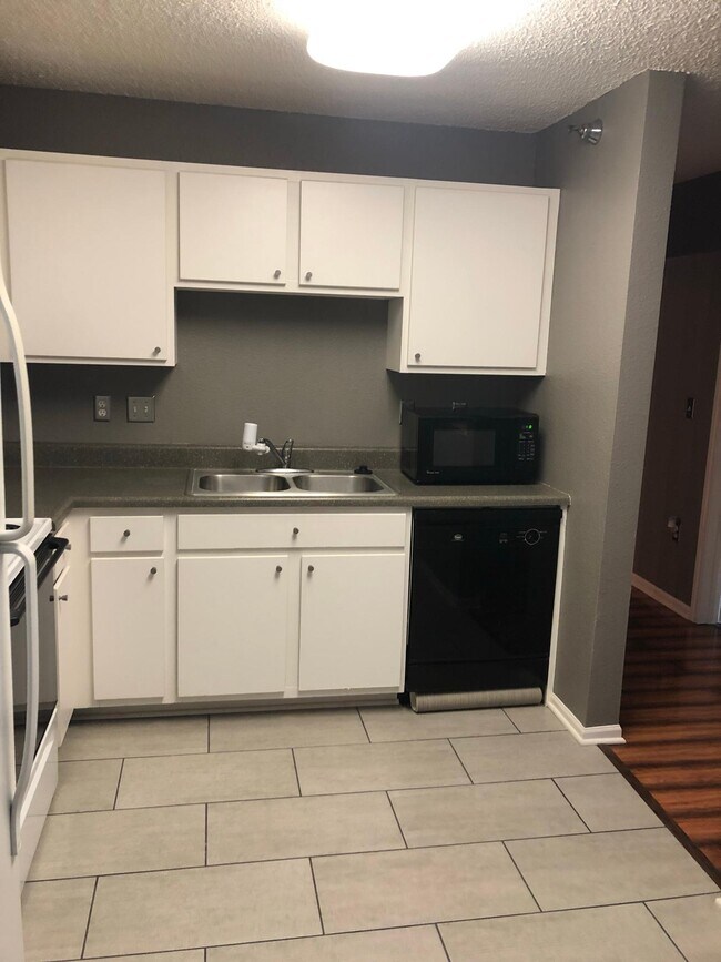 Building Photo - 16955 Toronto Ave SE