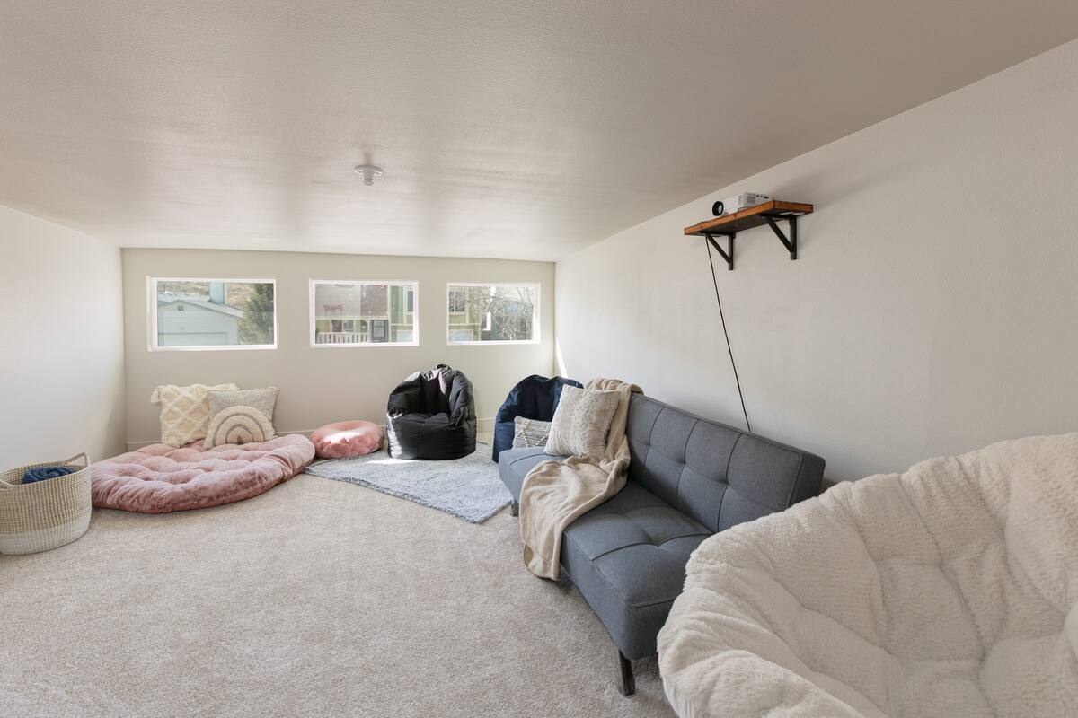 Building Photo - 913 Columbine Ave