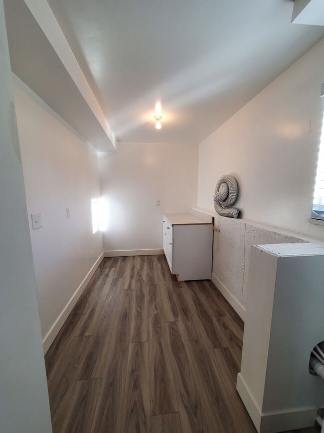 Building Photo - East Sandy single family home!  Luxury you CAN afford!