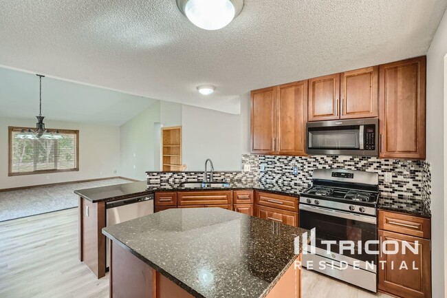 Building Photo - 15823 Foxhill Ave N